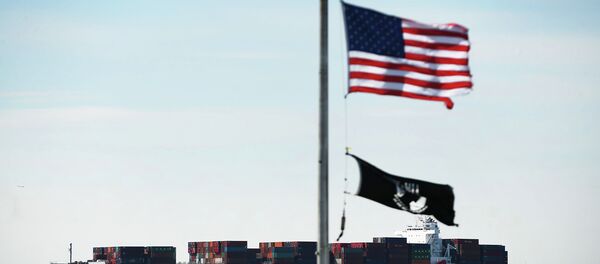 Navio cargueiro da empresa de transporte Yang Ming no porto de Nova York - Sputnik Brasil