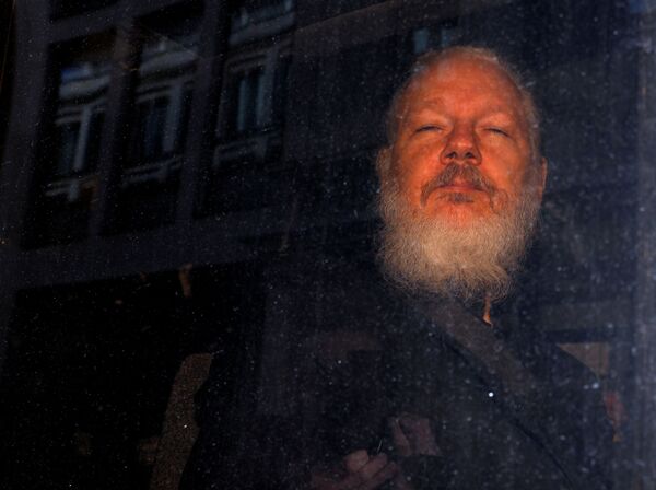Assange não usou embaixada do Equador em Londres para espionagem, diz Correa - Sputnik Brasil