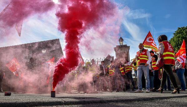 Ativistas reúnem-se para protestar em Croix, no norte da França, 23 de maio de 2019 - Sputnik Brasil