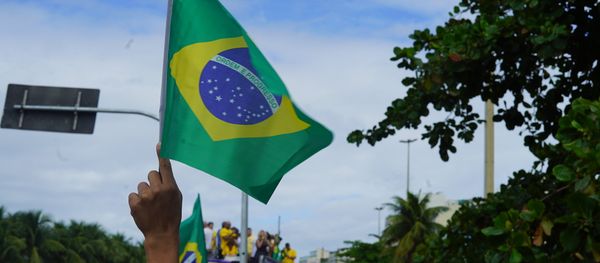 Bandeira do Brasil fotografada durante ato de manifestação a favor do presidente Jair Bolsonaro (arquivo) - Sputnik Brasil