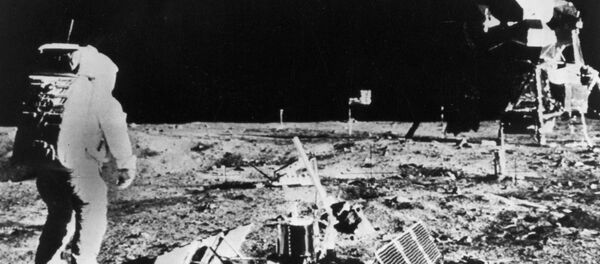 Astronauta da nave espacial americana Apollo 11 na superfície da Lua (imagem de arquivo) - Sputnik Brasil