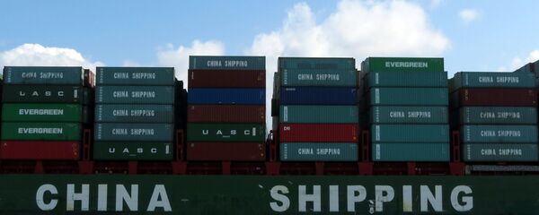 Contêineres com produtos chineses passando pelo canal do Panamá - Sputnik Brasil