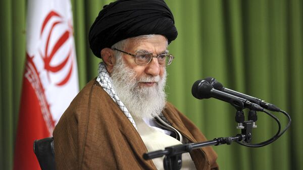 O líder supremo do Irã, Aiatolá Ali Khamenei fala em uma reunião em Teerã (foto arquivo) - Sputnik Brasil