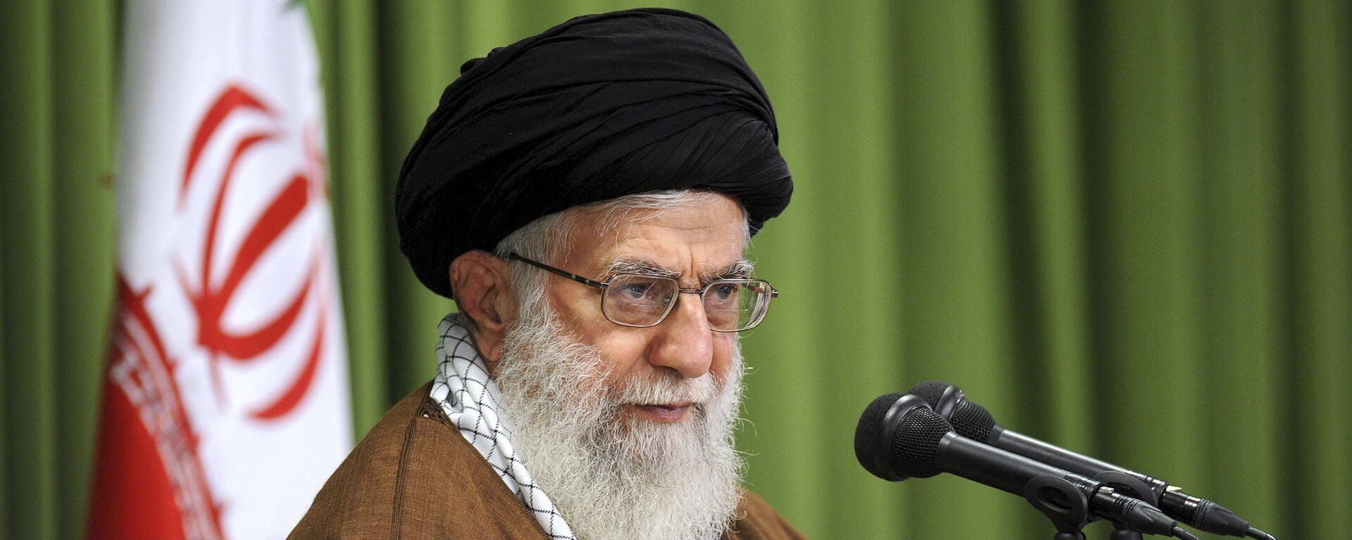 O líder supremo do Irã, Aiatolá Ali Khamenei fala em uma reunião em Teerã (arquivo) - Sputnik Brasil, 1920, 27.10.2024