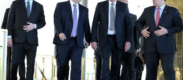 O presidente do Brasil, Jair Bolsonaro, o presidente do Supremo Tribunal Federal, Dias Toffli, o presidente da Câmara dos Deputados, Rodrigo Mais e o presidente do Senado Federal, Davi Alcolumbre após um café da manhã no Palácio da Alvorada, em Brasília. - Sputnik Brasil