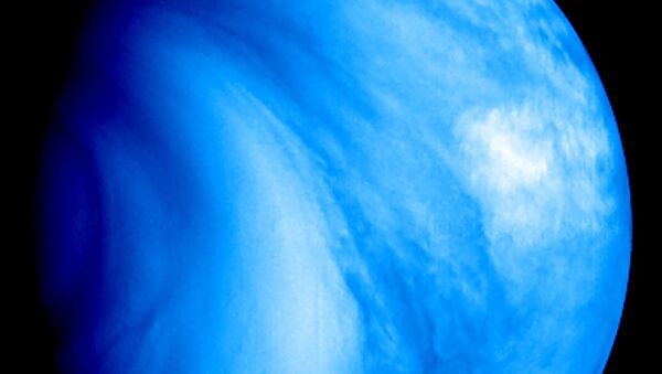 Vênus – o segundo planeta do Sistema Solar – é coberto por uma camada opaca de nuvens de ácido sulfúrico altamente reflexivas, impedindo que a sua superfície seja vista do espaço - Sputnik Brasil