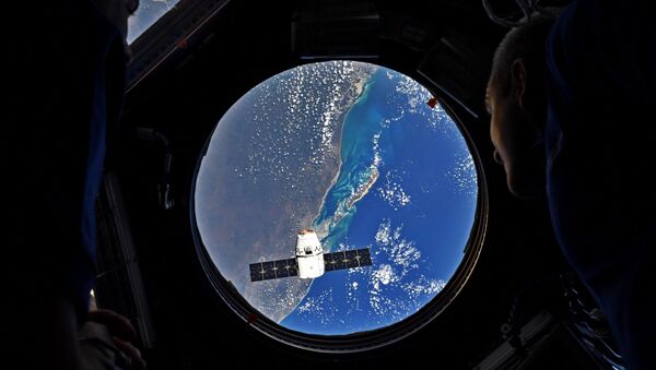 Foguete portador Falcon-9 lançado com a espaçonave de carga Dragon a partir de cabo Canaveral - Sputnik Brasil