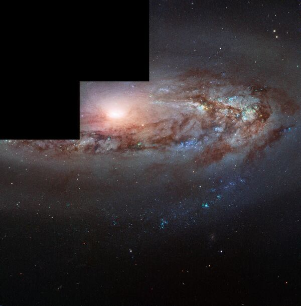 Imagem da galáxia espiral Messier 90, criada usando três fotos diferentes tiradas pela sonda Hubble - Sputnik Brasil