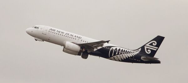 Avião Airbus A320 da Air New Zealand descola do Aeroporto Internacional Kingsford Smith em Sydney, Austrália, 22 de fevereiro de 2018 (imagem referencial) - Sputnik Brasil