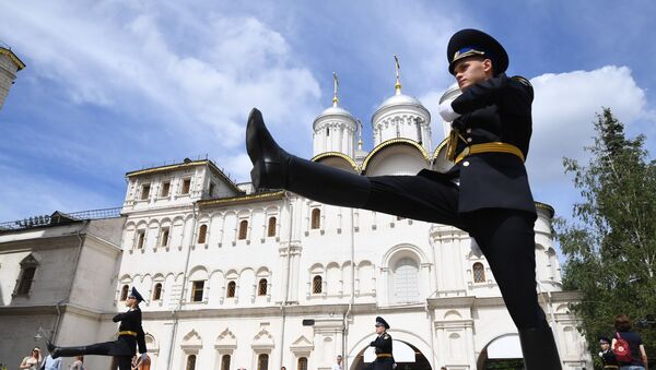 Militares da Guarda de Honra do Regimento Presidencial na Praça das Catedrais no Kremlin - Sputnik Brasil