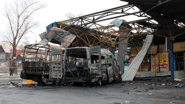 Ataque de artilharia a uma estação de ônibus em Donetsk - Sputnik Brasil