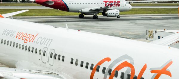 Deputados perguntam por que são tão caras as passagens aéreas no Brasil - Sputnik Brasil