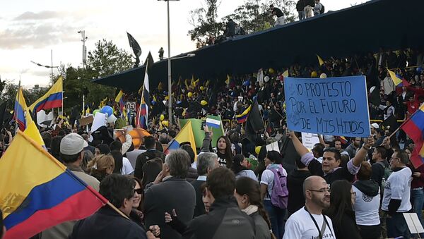 Manifestação de opositores do presidente Rafael Correa em Quito - Sputnik Brasil