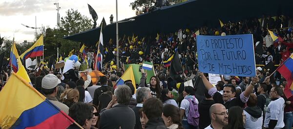 Manifestação de opositores do presidente Rafael Correa em Quito - Sputnik Brasil