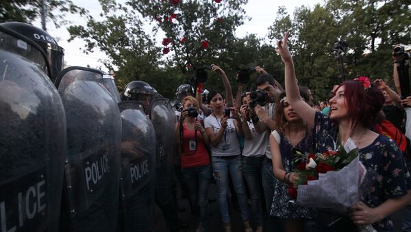 Manifestações em Erevan - Sputnik Brasil