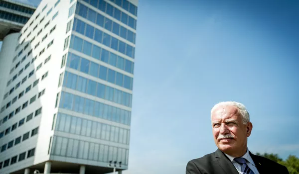 O ministro das Relações Exteriores da Palestina, Riyad al-Maliki, em Haia O ministro das Relações Exteriores da Palestina, Riyad al-Maliki, em Haia - Sputnik Brasil