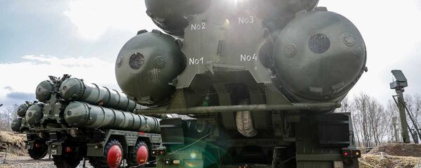 Russian S-400 Triumph missile system launchers are pictured during combat duty at an air defence unit of the Baltic fleet in Kaliningrad region, Russia - Sputnik Brasil