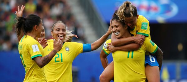 Cristiane comemora seu terceiro gol em cobrança de falta na estreia com vitória do Brasil na Copa do Mundo Feminina de Futebol. - Sputnik Brasil