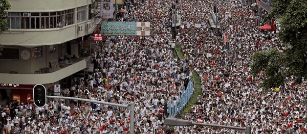 Manifestantes marcham no centro da cidade contra uma proposta emenda às leis de extradição em Hong Kong. Caso aprovada, a lei permitirá a extradição para fora do país, incluindo a China continental.  - Sputnik Brasil