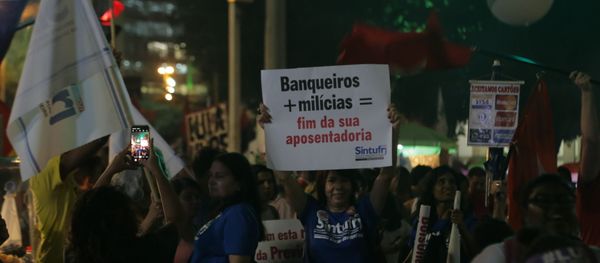 Manifestante manda recado durante dia da Greve Geral no Rio de Janeiro Manifestante manda recado durante dia da Greve Geral no Rio de Janeiro - Sputnik Brasil