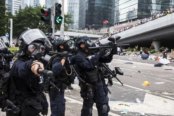 China critica Reino Unido e EUA por 'interferência grosseira' em protestos de Hong Kong China critica Reino Unido e EUA por 'interferência grosseira' em protestos de Hong Kong - Sputnik Brasil