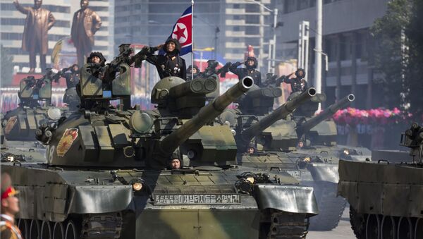 Tanque norte-coreano durante parada militar - Sputnik Brasil