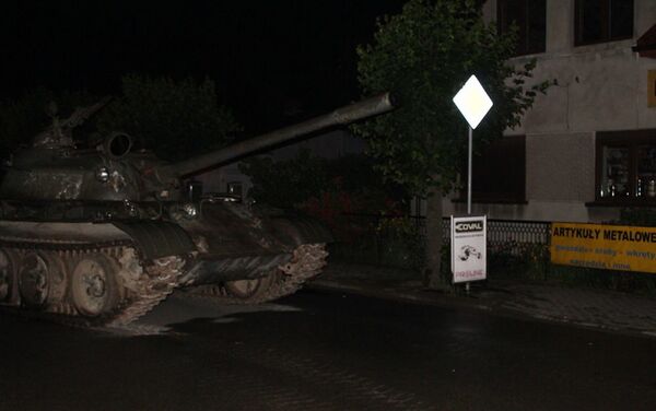 Homem invade cidade polonesa com tanque T-55 - Sputnik Brasil