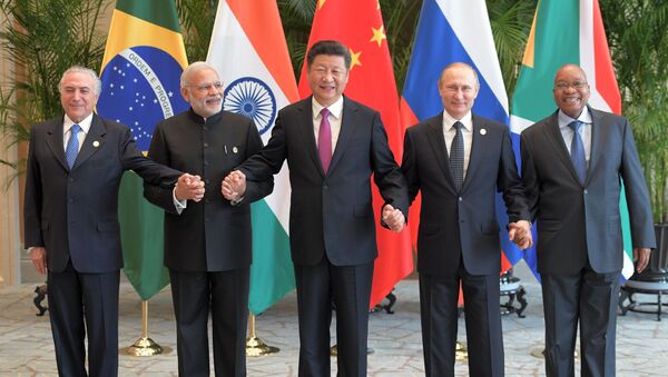 Narendra Modi, primeiro-ministro da Índia, Xi Jinping, presidente da China, e Vladimir Putin, presidente da Rússia - Sputnik Brasil