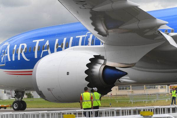 Boeing 787 Dreamliner da empresa aérea Air Tahiti Nui no Aeroporto de Le Bourget - Sputnik Brasil