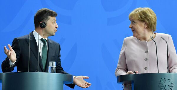 Chanceler alemã, Angela Merkel, e o novo presidente ucraniano, Volodymyr Zelensky
 - Sputnik Brasil