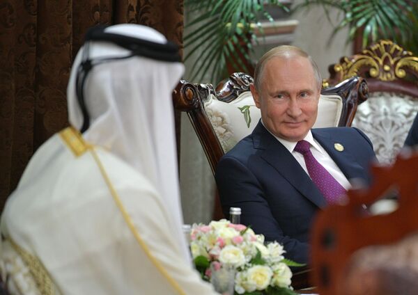 Presidente russo, Vladimir Putin, e emir do Qatar, Tamim bin Hamad Al-Thani
 - Sputnik Brasil