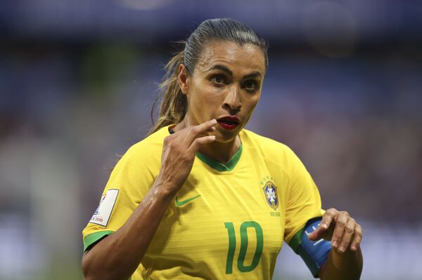 'O futebol não tem mais gênero': árbitra que 'viralizou' rebate sexismo e exalta Copa feminina - Sputnik Brasil