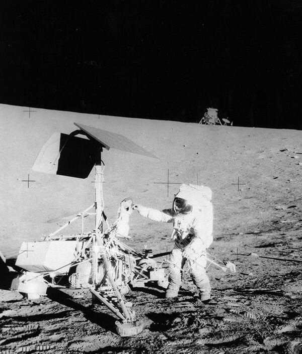 EUA e aliados assinam acordo para extração de recursos da Lua sem considerarem Rússia e China EUA e aliados assinam acordo para extração de recursos da Lua sem considerarem Rússia e China - Sputnik Brasil