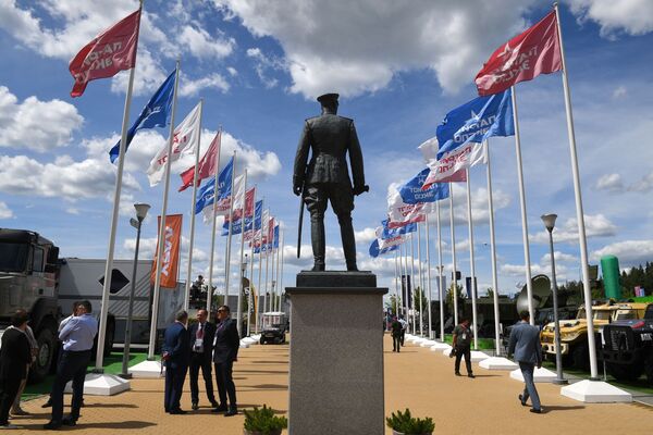 Monumento ao marechal da União Soviética Gueorgui Júkov no fórum internacional técnico-militar EXÉRCITO 2019 - Sputnik Brasil