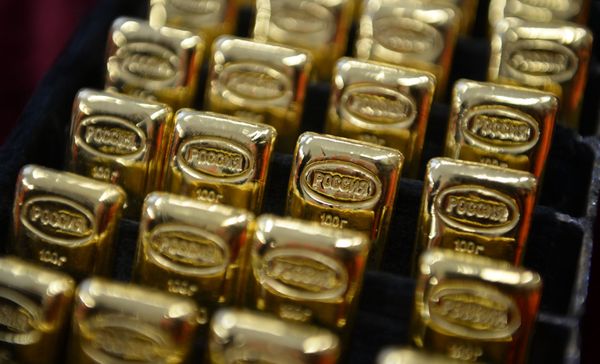 Escalada da guerra comercial faz China restringir drasticamente importações de ouro - Sputnik Brasil