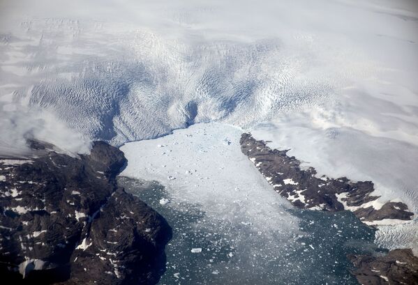 Degelo de geleira na Groenlândia - Sputnik Brasil