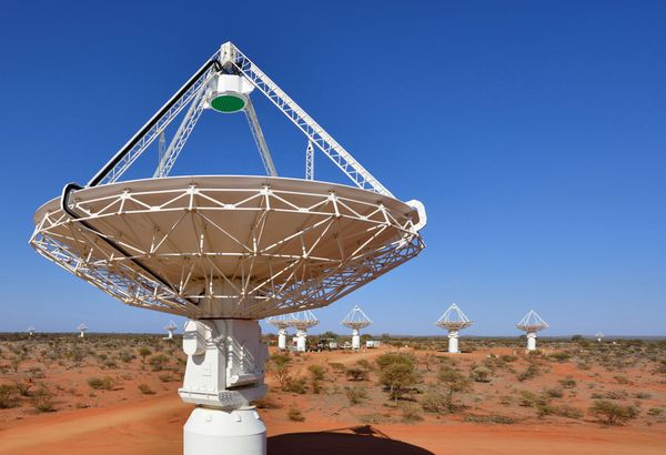 Telescópio ASKAP detecta estruturas circulares de ondas de rádio de origem desconhecida Telescópio ASKAP detecta estruturas circulares de ondas de rádio de origem desconhecida - Sputnik Brasil