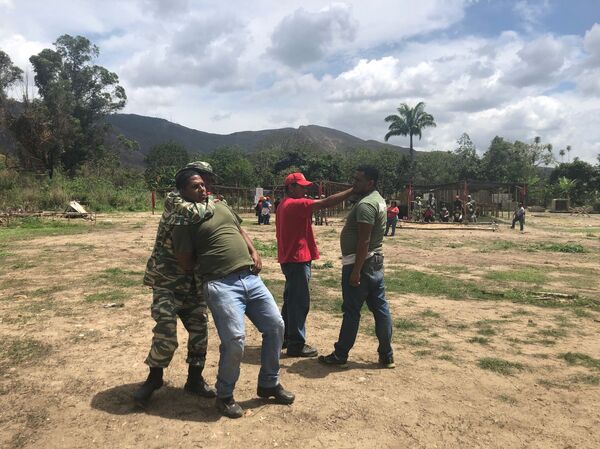 Como povo venezuelano se prepara para possível intervenção militar (Fotos, Vídeos) - Sputnik Brasil