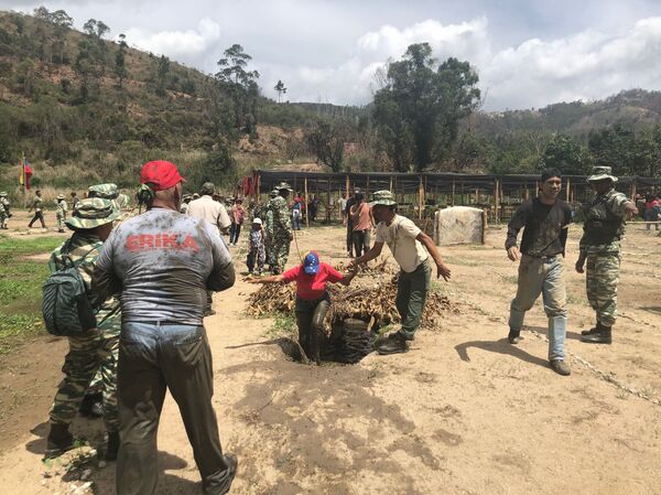 Como povo venezuelano se prepara para possível intervenção militar (Fotos, Vídeos) - Sputnik Brasil