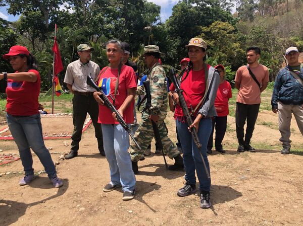 Como povo venezuelano se prepara para possível intervenção militar (Fotos, Vídeos) - Sputnik Brasil