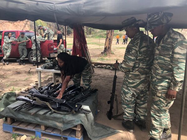 Como povo venezuelano se prepara para possível intervenção militar (Fotos, Vídeos) - Sputnik Brasil