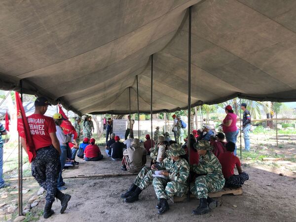 Como povo venezuelano se prepara para possível intervenção militar (Fotos, Vídeos) - Sputnik Brasil