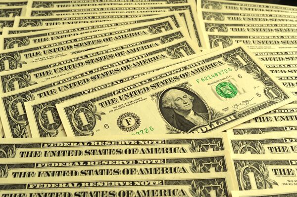 Pressão e incertezas: como alta do dólar pode influenciar brasileiros e Plano Real? Pressão e incertezas: como alta do dólar pode influenciar brasileiros e Plano Real? - Sputnik Brasil