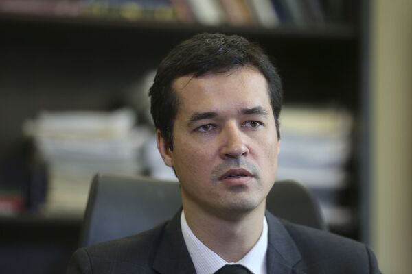 Disputa por dados da Lava Jato faz procuradores deixarem operação e abre crise na PGR Disputa por dados da Lava Jato faz procuradores deixarem operação e abre crise na PGR - Sputnik Brasil