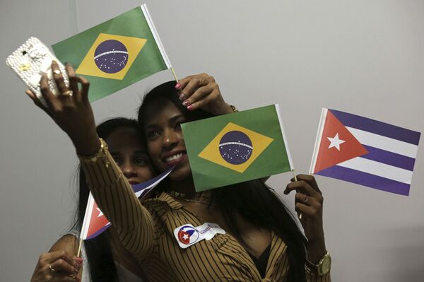 Diretora da OPAS defende missão dos médicos cubanos no Brasil ante críticas dos EUA - Sputnik Brasil