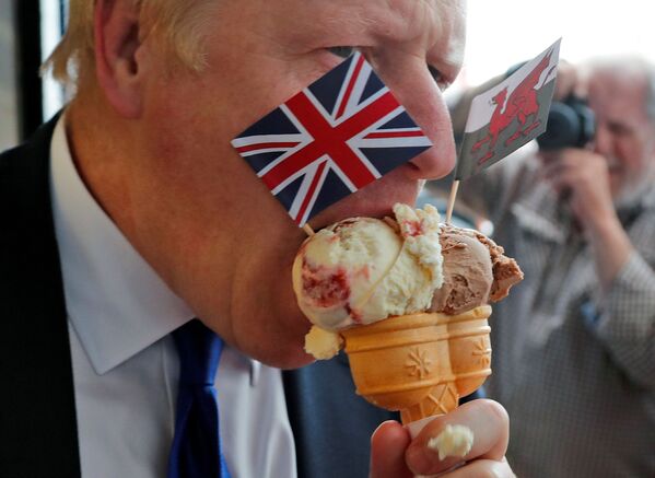 Boris Johnson, candidato ao cargo de primeiro-ministro do Reino Unido pelo Partido Conservador, antes dos debates com o chanceler britânico Jeremy Hunt - Sputnik Brasil