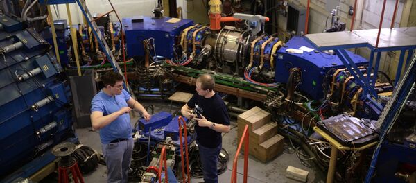 Cientistas da universidade da física nuclear - Sputnik Brasil