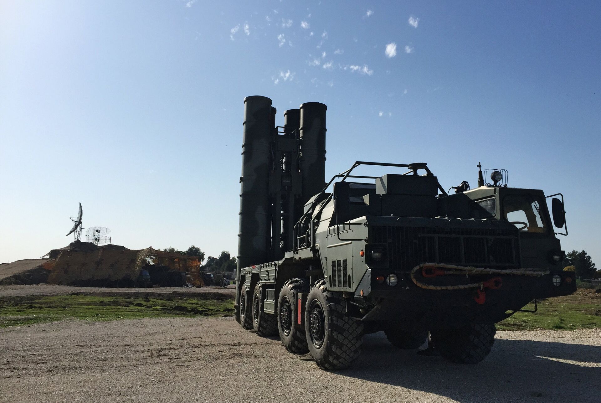 Sistema S-400 na base aérea russa de Hmeymim na Síria - Sputnik Brasil, 1920, 09.11.2021