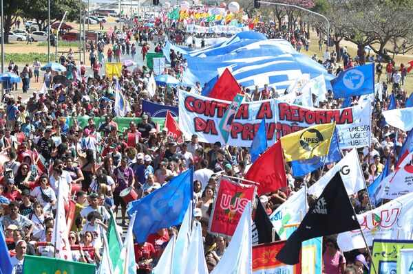 Pressão e atos: centrais sindicais revelam estratégia para derrubar Reforma da Previdência - Sputnik Brasil