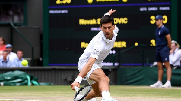 O tenista sérvio Novak Djokovic durante a final do torneio de Wimbledon 2019, contra o suíço Roger Federer - Sputnik Brasil